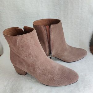 Women’s Thursday boot company “Paloma”. Size 8.5.